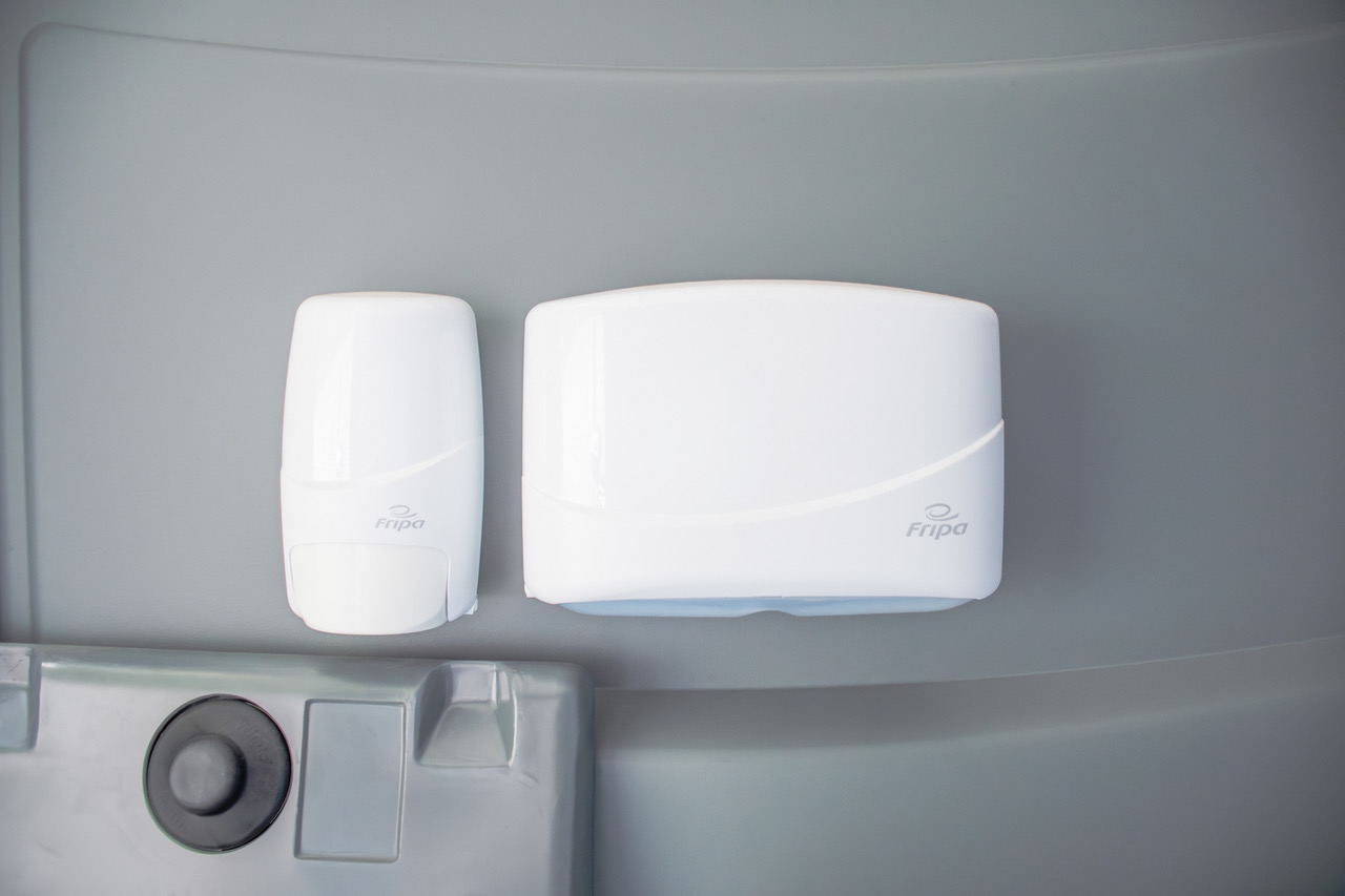 Seifenspender in barrierefreier Toilette