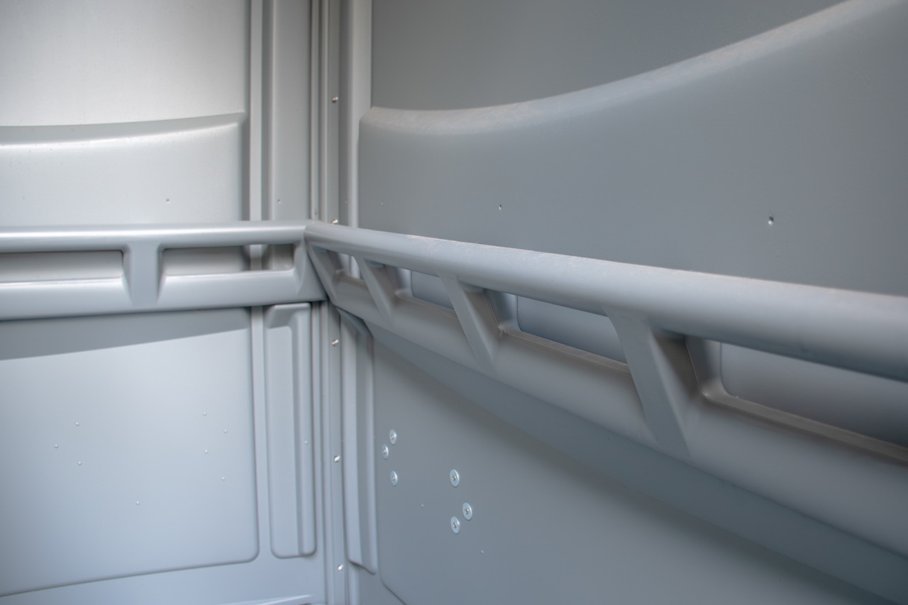 Haltegriffe in barrierefreier Toilette