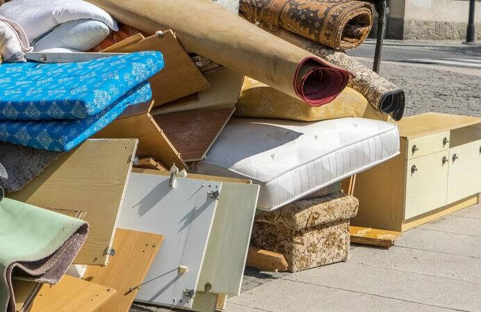 Sperrmüllentsorgung in Norddeutschland – Professionelle Abholung und umweltfreundliche Entsorgung von Möbeln und Haushaltsgegenständen Sperrmüll Abfälle, Matratzen, Schränke, Regale, Teppiche